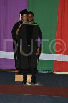 _DUT8775