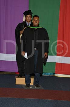 _DUT8779