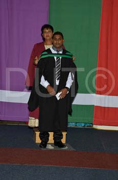 _DUT8832